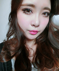 ����ױ��60�Ρ��е�ŷʽ�Ļ�Ѫ��ױ~