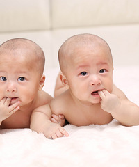 我家的双胞胎佐佐佑佑半岁了-轩妈家