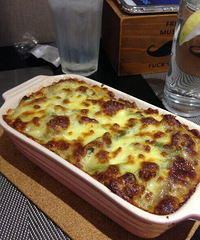 芝士睡了回锅肉饭~绵密土豆泥穿上了芝士酥皮~这家披萨好吃得捶地