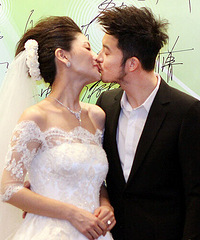 盘点穿长袖婚纱的女星 复古时尚闪耀冬日婚礼