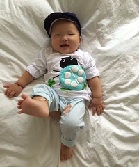 我也来秀秀航儿从小的服装搭配