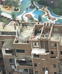 融侨临湖的洋房遭强拆?难道是屋顶修违建了?