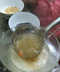 有一种早饭叫银耳稀饭 80后还有记得的吗 今天被我弄失败了 哈哈