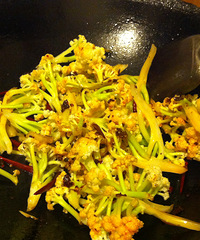 很“浪费”饭的快手菜——干锅花菜