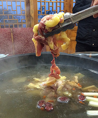 昨天体验南山火锅一条街的先机土鸡三吃作业!