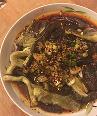 宫保蛋豆腐,泡椒素面筋,干煸土豆丝就这么愉快的准备晚餐