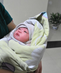 我能说才从麻麻肚子里出来的宝贝真的很丑么?