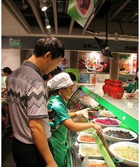 中韩泡菜代表吉香居创全国首家四川泡菜专卖店