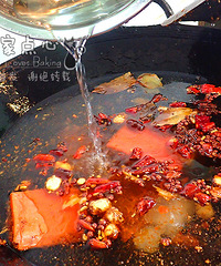 【喵家】~你负责弄,我负责吃~【红99底料做的呱呱火锅】