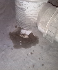 奇葩工人在卫生间下水管底部切开了一口子,看看你家有没有遭?