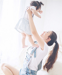 生个女儿就是好,一起拍姐妹照,性感惨了~!哈哈哈