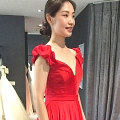 夏天必备红色V领裙