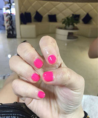 今天在最美老板娘开的美甲店做指甲,南坪mis lu