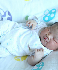 我家的胖妹妹和妈妈一天生日+【地球我来了】