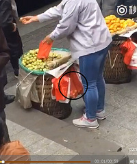 视频曝光南坪卖水果的不良商贩,太可恶了!