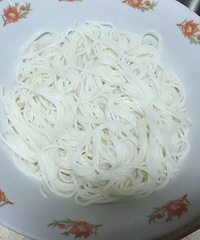 来来来~酸菜肉丝米线~