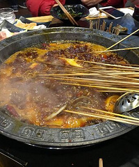 年底姐妹聚会就该吃串串,折耳根牛肉吃起带劲惨了!!
