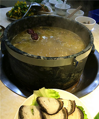 冬天来个滋补的养生野生菌汤锅,认识了好多奇奇怪怪的菌类