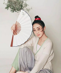 闺蜜的写真简直美哭本萌娃了