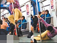 3号线有人跳钢管舞