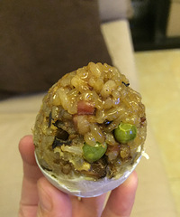 受不了诱惑,自己在家尝试了糯米蛋~