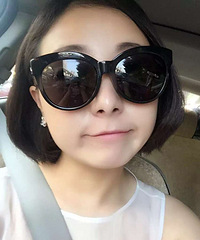 ���Ҽ���ò�ǻۼ��ͻݵİ׸����ھ���һ����Ʊ��~