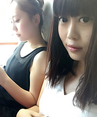 两个妹子找有缘人。因为生活圈子原因身边没