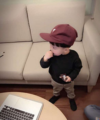 小正太都是他妈把他当芭比娃娃穿出来的?