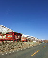 光脚爬雪山,享受野温泉,玩转金川世外梨花最强攻略!