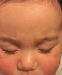 忍不住来晒晒胖儿子的长睫毛