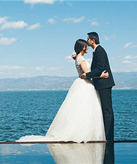 带上婚纱去大理,海边拍清新美片