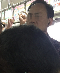 网友爆料:叔叔,你拉低了整条2号线的素质,你造吗?