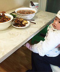 好想吃桌子上的肉哟