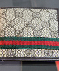 gucci钱包2折840元,ckT恤80元