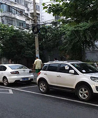 请问这辆车为什么被贴单
