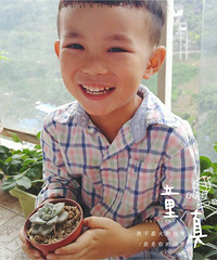 5岁喽,笑得是越来越好看了