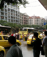 出门想坐出租车,结果还是喊滴滴