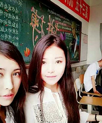 哈哈哈,后面的同学你的脖子还好吗?