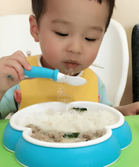 自己吃饭才最乖