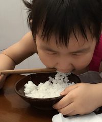 看她吃饭,真以为是我孕期时东西没吃够