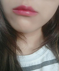 这个口红,涂抹的方式不同,出来的颜色效果也是不同的
