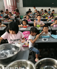 小学原来是这样吃饭