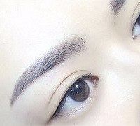 做了个私人定制的纹眉,做的时候不痛,做完了也完全不痛