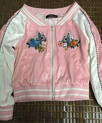 最近棒球服好火,所以我一口气买了3件
