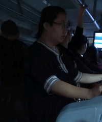 早上七点前公交车都这么多人了,我以后是不是要6点多出门?