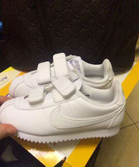 28码nike儿童阿甘运动鞋,欧洲打折村入的