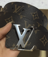 LV双面皮带,真心很实用,一面经典的老花,一面纯黑色