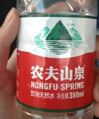难道就我一人遇到吗?问身边女的喝什么,都说只喝农夫