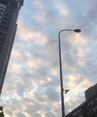 昨天下午重庆的天空美翻了,忍不住顺手拍了2张