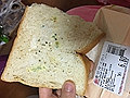某辉竟卖发霉面包?